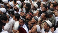 Satgas Penanganan COVID-19 Wiku Adisasmito menyebut risiko penularan akan meningkat jika massa tidak menggunakan masker. Pradita Utama/detikcom.