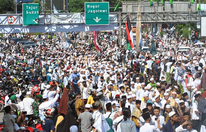 Kedatangan hingga acara yang dihadiri Habib Rizieq dipadati pendukung dan menimbulkan kerumunan di tengah pandemi. Kerumunan itupun mendapat komentar dari sejumlah pihak.