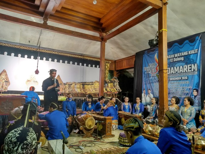 Ketua Relawan Harno Bayu (Rehab) Sigit Ariyanto mengatakan para seniman di Rembang sepakat mendukung pasangan calon nomor urut 1, Harno-Bayu