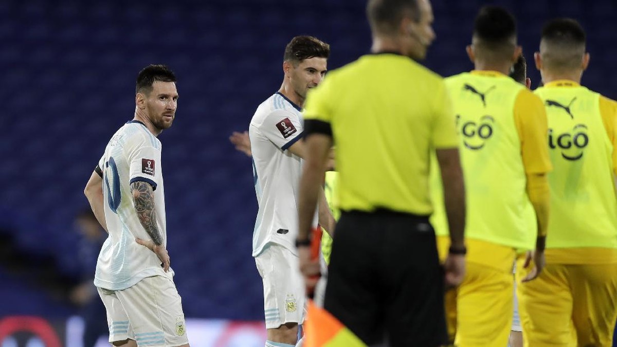 Gol Lionel Messi ke gawang Paraguay dianulir lewat VAR. (Foto: Getty Images/Pool)