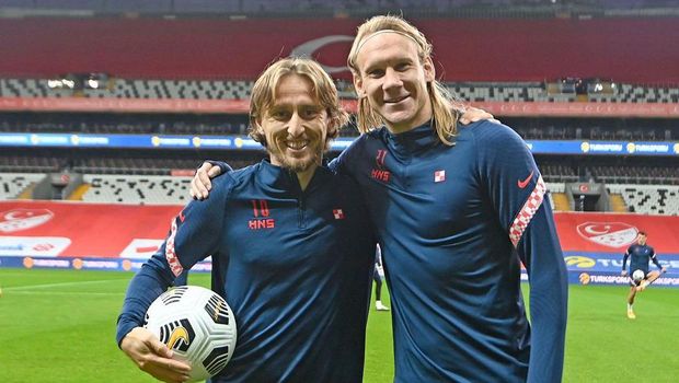Luka Modric, Domagoj Vida Luka Modric berfoto bersama Domagoj Vida.