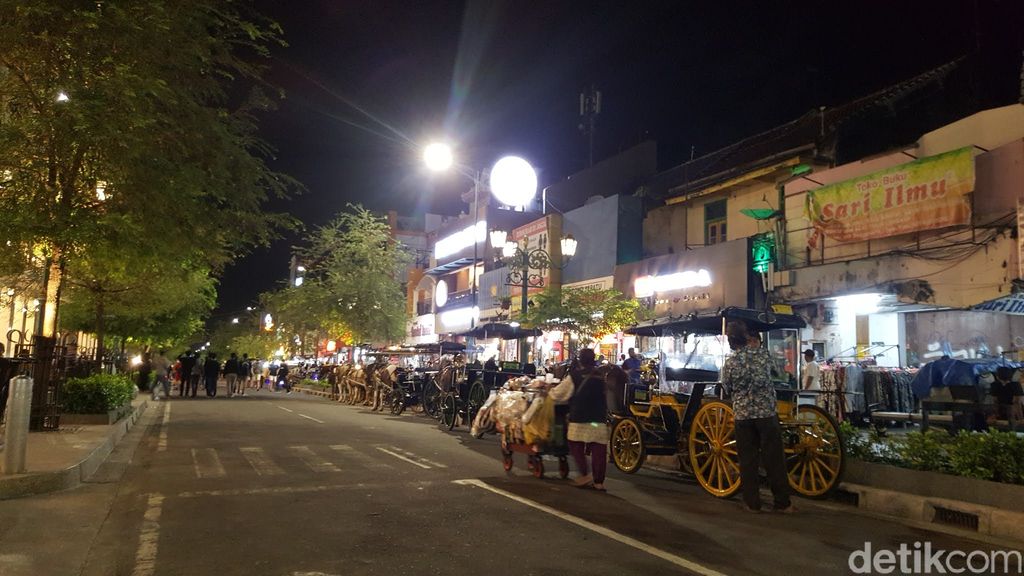 malioboro malam hari tanpa kendaraan