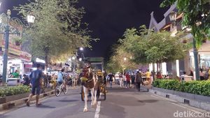 Malam Tahun Baru di Malioboro, Warga Mulai Tanggalkan Masker