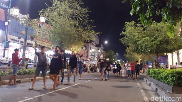 19 Wisata Malam Jogja yang Hits, Malioboro-Pinus Pengger