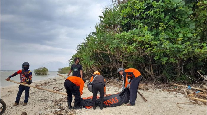 Mayat Mengambang di Pantai Sukabumi