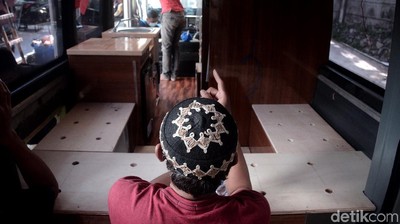 Keren! Minibus Ini Dimodifikasi jadi Camper Van Lho