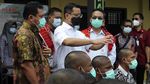 Mensos Serahkan Bantuan Sembako Presiden