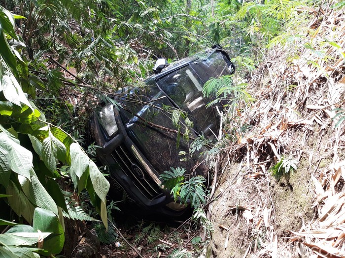 Mobil SUV terjun bebas ke jurang sedalam 50 meter di tikungan Irung Petruk, Boyolali, Jumat (13/11/2020).
