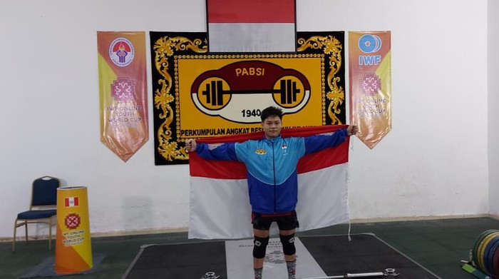 Muhammad Faathir, lifter muda RI yang meraih dua medali emas dan satu perak di Kejuaraan Dunia Remaja IWF Youth World Cup 2020.
