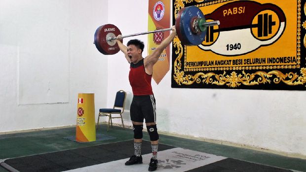 Muhammad Faathir, lifter muda RI yang meraih dua medali emas dan satu perak di Kejuaraan Dunia Remaja IWF Youth World Cup 2020.