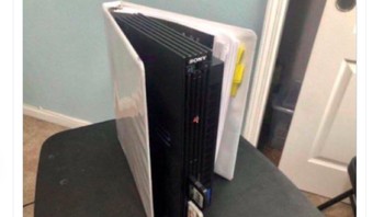 Belum bisa beli PS5, bisanya hanya modifikasi PS4. Foto: istimewa
