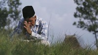 Setelah peristiwa kelam yang memakan korban kurang lebih 353 orang termasuk juru kunci Gunung Merapi, Mbah Maridjan ini, masyarakat lebih sering mendapat pelatihan bagaimana menyelamatkan diri di wilayah rawan bencana. Getty Images/Dimas Ardian, Foto Arsip 2006.  