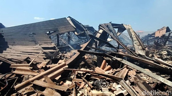 Penampakan Pasar Weleri Kendal yang Hangus Terbakar