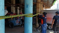 Saat ini garis polisi telah dipasang di pasar tersebut.