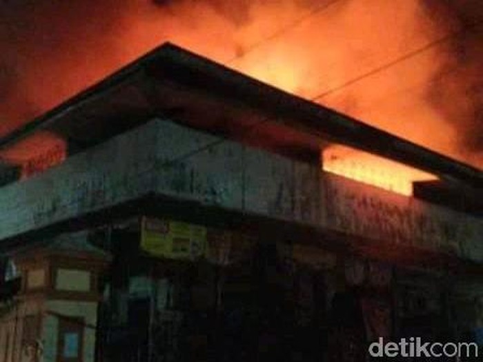 Pasar Weleri terbakar