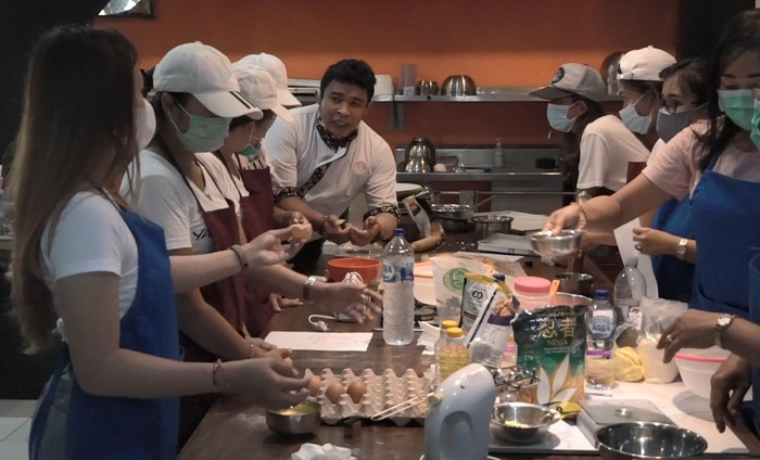 Pemerintah Kabupaten Badung melalui Dinas Koperasi, UKM dan Perdagangan meluncurkan program Pelatihan Barista, Tata Rias dan Bakery bagi masyarakat umum.