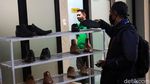 Raup Untung dari Sepatu Kulit Ceker Ayam