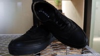 Sepatu dari kulit ceker ayam ini dijual mulai dari Rp 490 ribu hingga Rp 2,5 juta.