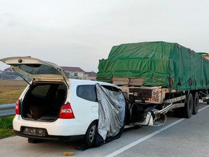 Penampakan Mobil Rombongan F-PDIP Malang yang Kecelakaan-Tewaskan 1 Orang