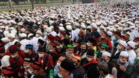Kawasan tersebut langsung memutih imbas padatnya para pendukung.