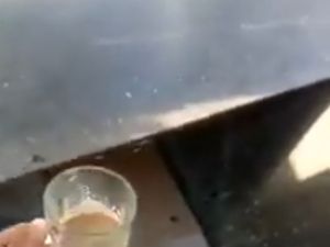 Prank Temannya Pakai Kopi Air Got, Satpam Ini Dihujat Netizen