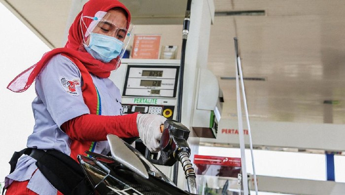 PT Pertamina (Persero) MOR III Jawa Bagian Barat mencatat rata-rata konsumsi harian produk BBM jenis Premium di Tangerang Selatan menurun drastis hingga 88%.