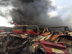 Jabar Hari Ini: 37 Bangkai Bus Transjakarta Terbakar-19 Warga KBB Tertular Corona