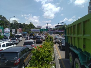 Lalin di Simpang Gadog Arah Puncak Macet Usai Pengalihan Arus Ditiadakan