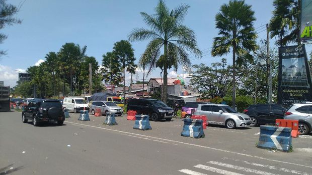 Kondisi lalu lintas dari arah exit tol Ciawi ke Puncak, Jumat (13/11/2020).