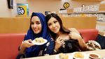 Rey Utami Sering Pamer Ngeteh Santai di Instagram