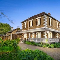 Rumah yang terletak di Melory Crescent, Australia ini sekilas seperti rumah idaman yang cukup nyaman untuk ditinggali. Awalnya kamu mungkin akan merasa tidak ada yang aneh pada rumah ini. Foto: Toop&Toop