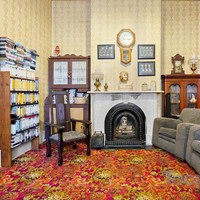 Jika diperhatikan rumah unik ini memang memiliki cukup banyak patung yang diletakkan di setiap ruangan. Bagaimana menurutmu rumah yang satu ini? Foto: Toop&Toop