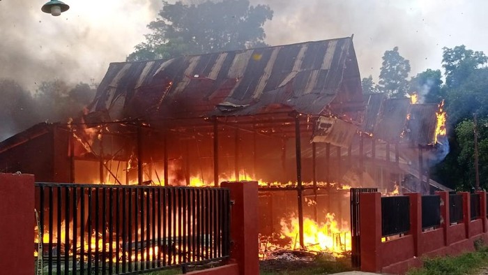 Rumah warga di Takalar diduga dibakar OTK (dok. Istimewa).