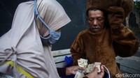 Dalam sehari saja Herman dapat membawa pulang uang 100 hingga 200 ribu rupiah.