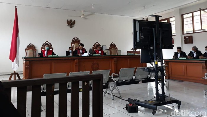 Sidang Eks Pengurus Kadin Jabar