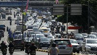 Kemacetan tampak mengular panjang.