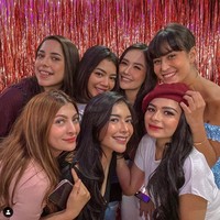 Syaima mulai populer di media sosial karena kedekatannya dengan Karin Novilda atau lebih dikenal sebagai Awkarin. (Foto: Dok. Instagram/syaimasalsabila)