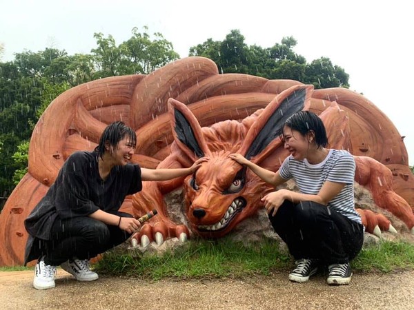 Kurama dielus para traveler. Lokasi tepat taman rekreasi Nijigen no Mori ada di Nijigen no Mori, 2425-2 Kusumoto, Awaji-shi, Hyogo, Jepang, +81 0799 64 7061.