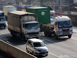 Truk Obesitas Bikin Biaya Pemeliharan Tol Japek Membengkak Ratusan Miliar