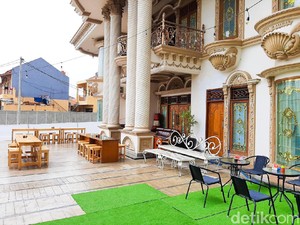 Teras Muzda, Kedai Warung Berlatar Rumah Bak Istana