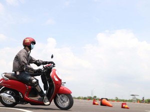 Uji Honda Scoopy Pakai Rangka Baru, Lebih Lincah di Jalan Macet