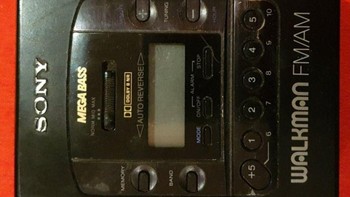 Sebelum ada iPod, ada Walkman dari Sony yang sudah terkenal lebih dulu di tahun 1991. Foto: Twitter/Modha via BBC