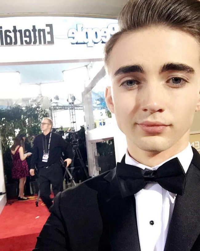 Pria yang dijuluki Baby Ken Doll ini mulai terobsesi dengan penampilan di usia yang sangat muda yakni ketika berumur 15 tahun. Bahkan sebelum menginjak usia legal, ia sudah melakukan suntik Botox di bagian dahi. Foto: Instagram @tylerkd97