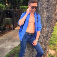 Ketika aku melakukan prosedur pertamaku. Aku bertemu dengan dokter yang memberi sale, aku membuat perjanjian dan berbohong mengenai usiaku, ungkapnya dilansir Daily Star. Foto: Instagram @tylerkd97