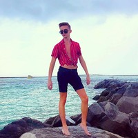 Saat remaja, perawatan wajah Tyler dibiayai oleh orangtuanya. Tapi kini ia mengaku membayar semua biaya prosedur kecantikannya sendiri dengan bekerja keras dan menghemat dan tidak membeli barang branded atau mobil. Ia juga mengaku punya klien yang berprofesi sebagai dokter bedah sehingga sering dapat diskon.  Kini, ia berencana untuk memasang implan di bagian rahang atau dagu dan bahu untuk membuat tubuhnya tampak atletis.Foto: Instagram @tylerkd97