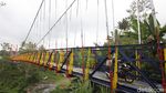 Warna-warni Jembatan Jokowi yang Ngehits di Magelang
