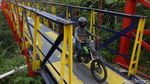 Warna-warni Jembatan Jokowi yang Ngehits di Magelang