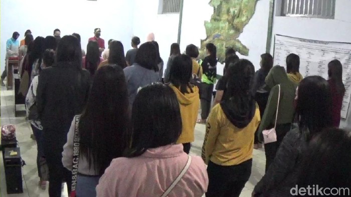 33 pemandu lagu terjaring razia Satpol PP Banjarnegara dan dilakukan tes swab.