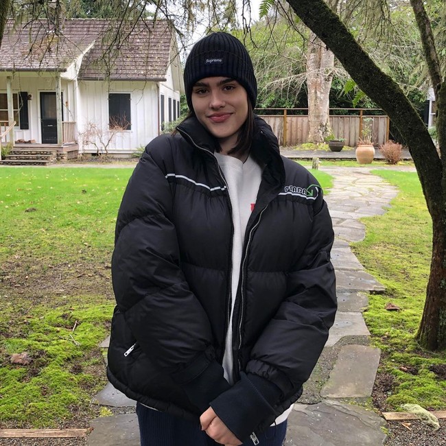 Ia disebut berprofesi sebagai model. Di akun Instagram, ia pun kerap mengunggah berbagai portfolio. Foto: Instagram @ameliagray