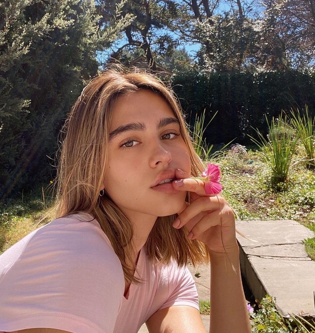 Sempat mengalami anoreksia yang mengancam nyawa, untungnya kini Amelia sudah lebih baik. Foto: Instagram @ameliagray